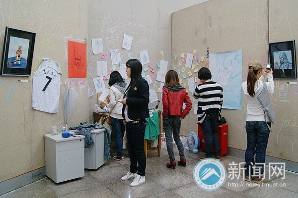 艺术学院徐幸同学“在路上”个人插画展顺利展出