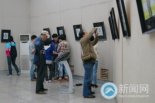 艺术学院徐幸同学“在路上”个人插画展顺利展出