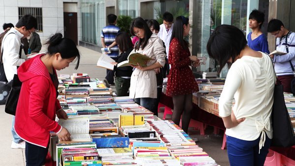 学校精神融入首届校园读书文化节