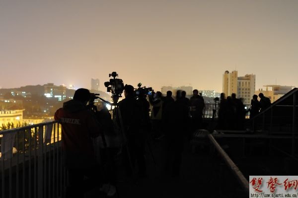 【图片新闻】草场门高架爆破前后的南艺校园