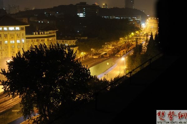 【图片新闻】草场门高架爆破前后的南艺校园