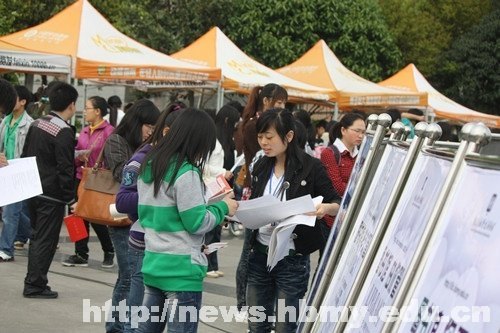 图书馆:读书、捐书,倡导全民阅读