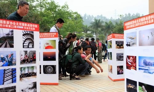 中国著名摄影教育家方肃教授来院作摄影讲座