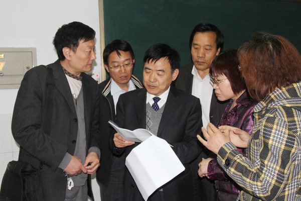 �����׵�̩ɽѧ�߸�λ������Ƹר�Ҳܽ�ʵ�����ֳ��칫