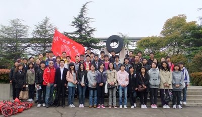 社科部组织师生赴宝钢工业园开展实践教学