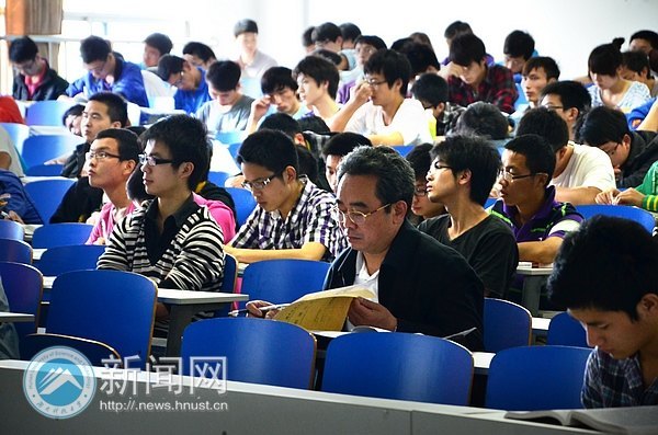 “教学礼拜”再次启动 师生用平常心“礼拜教学”