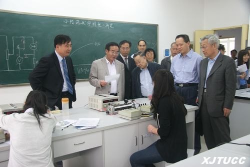 西安交通大学城市学院接受省上学士学位授予权考察评估