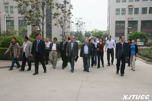 西安交通大学城市学院接受省上学士学位授予权考察评估