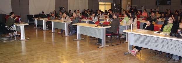 ��������ѧԺ���������Ļ���ϵ�н���Ϊ�о����ۺ�������������С�