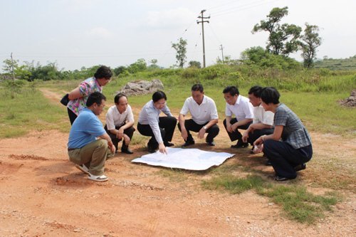 ѧУ�쵼���ӵ������У���ֳ��칫