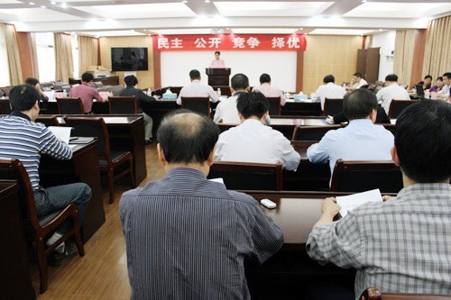 广西师范学院召开2012年学校中层(副处级)领导干部岗位竞聘演讲考评暨民主测评会