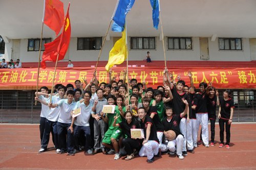 ѧУ��������֧���Ļ���֮��5��6�㡱�������ܾ���ȡ��Բ���ɹ�