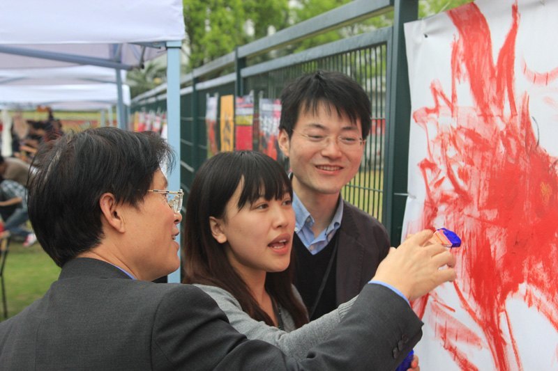 小玩意大创意——东华大学第四届“创意市集”开市(图)