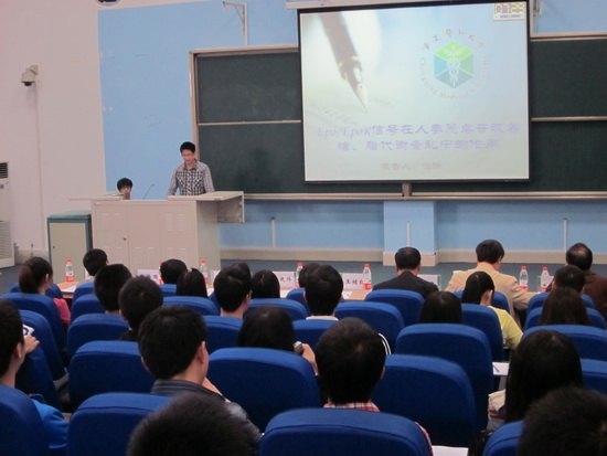 学校举行2012年大学生科研与创新实验项目评审答辩会