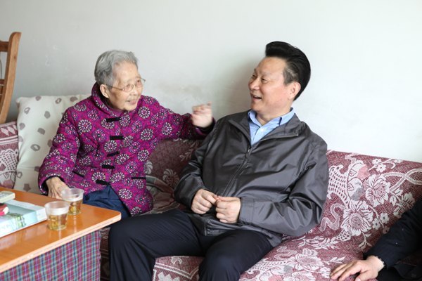 78��У�ѡ���ʡ���Ա�ð�꿴����ʦ