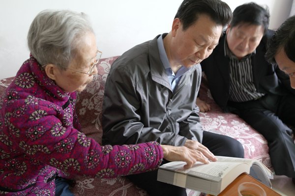 78��У�ѡ���ʡ���Ա�ð�꿴����ʦ