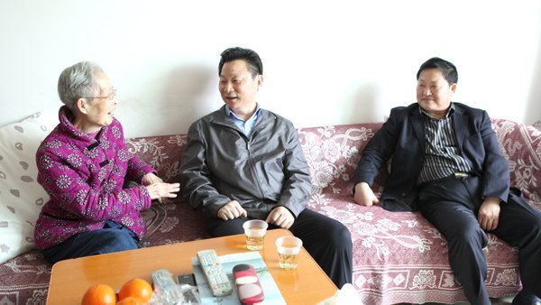 78��У�ѡ���ʡ���Ա�ð�꿴����ʦ