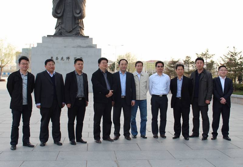 文经学院董事长辛军一行视察学院