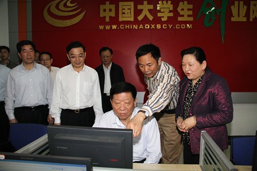 国家人社部部长尹蔚民一行调研高校毕业生就业创业工作