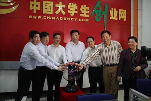 国家人社部部长尹蔚民一行调研高校毕业生就业创业工作