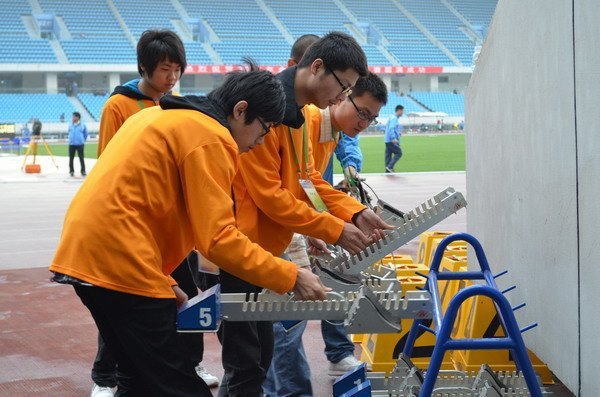 常州工学院120名志愿者参加2012年全国青年田径锦标赛