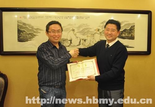 英国德比大学刘路博士做客信息工程学院