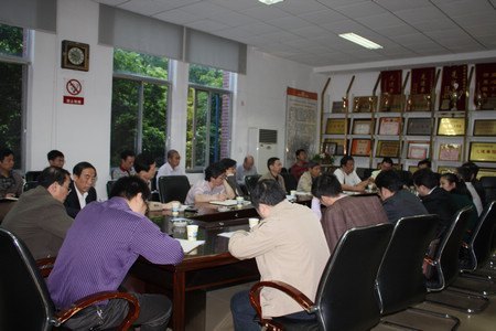 学校召开学生工作会议 确保学生假期安全