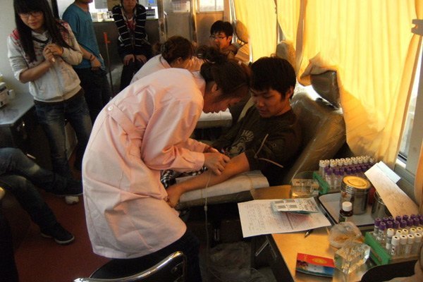 献血无偿 大爱无疆