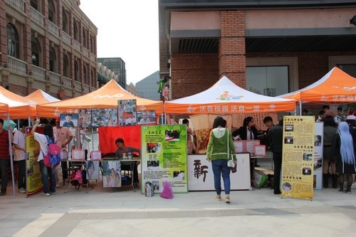 ������ҵ��ѧ��ʮ�Ľ조�绪��ï�����Ż��չ���ں���ʢ�����