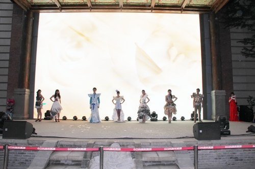 ������ҵ��ѧ��ʮ�Ľ조�绪��ï�����Ż��չ���ں���ʢ�����