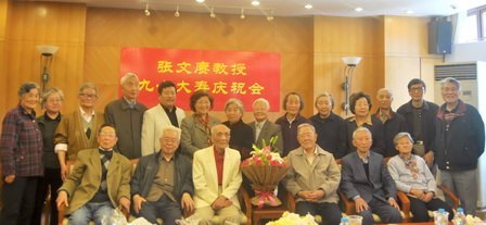 �ؾ�ʮ����&nbsp;&nbsp;��һ����ʦ���������ٽ��ھ�ʮ����ף�ٻ�