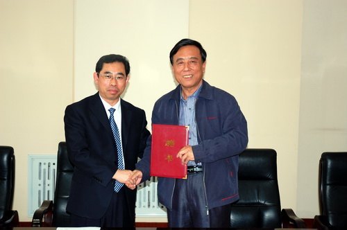 学校召开“名校建设工程”研讨会