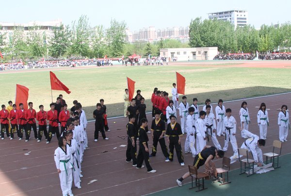 Ϋ��ѧԺ��ʮһ���ﾶ�˶��ῪĻ