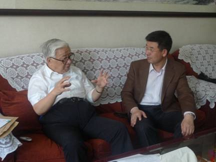 原全国政协副主席王文元在京会见校长黄泰岩