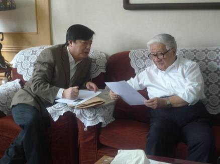 原全国政协副主席王文元在京会见校长黄泰岩