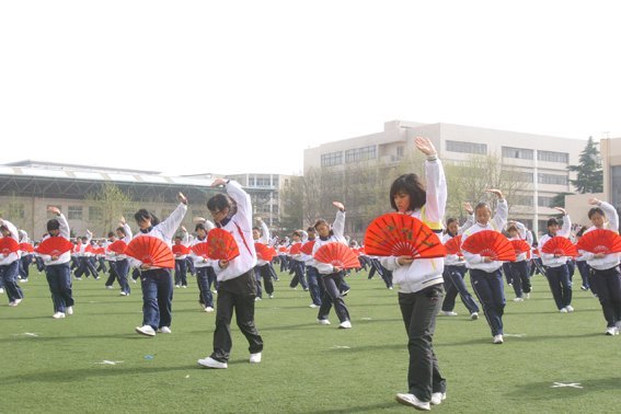 ³����ѧ2012���ﾶ�˶��ῪĻ