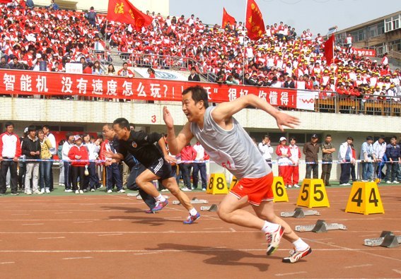 ³����ѧ2012���ﾶ�˶��ῪĻ