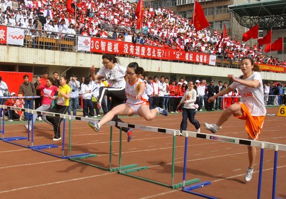 ³����ѧ2012���ﾶ�˶��ῪĻ