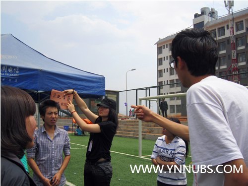 ��ѧԺ���Ŵ�ý���ľٰ조���ִ��ء��