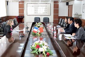 �������������������פɽ���ܴ�������Ůʿ����