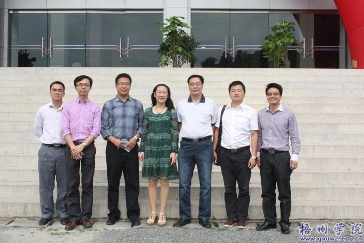 ��ɽ��ѧ������һ�е�����ѧԺ�ιۿ���