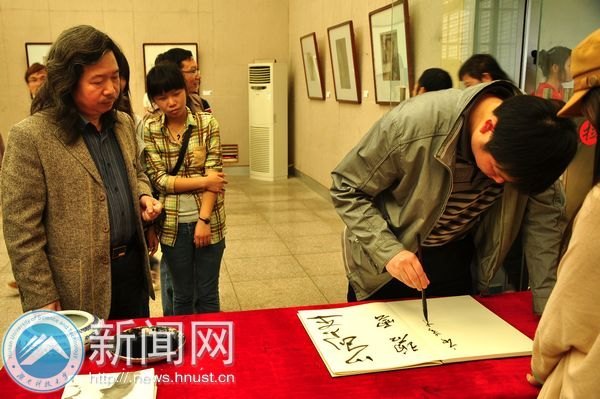 艺术学院研究生肖志伟中国画探索展顺利举行