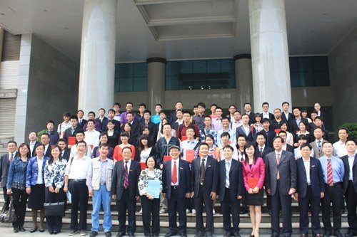 首届蔡田碹珠奖励金颁奖 35个师生28个项目获奖