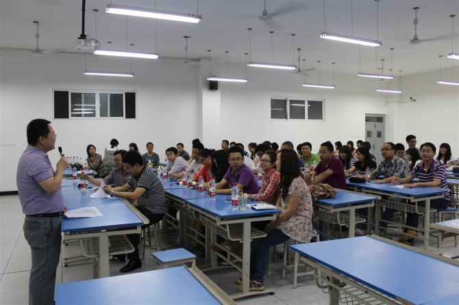 ��ܰ��������   ������гѧ��֮��ѧԺ����Աɳ��������ʽ�ߵ�һ�ڻ˳������