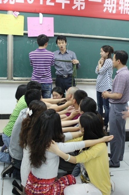 ��ܰ��������   ������гѧ��֮��ѧԺ����Աɳ��������ʽ�ߵ�һ�ڻ˳������