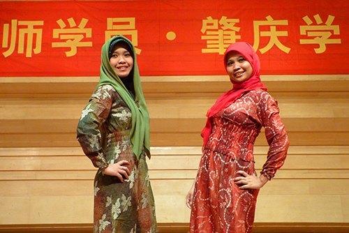 海外华文学子齐聚音乐厅 活力歌舞节目传递华夏情