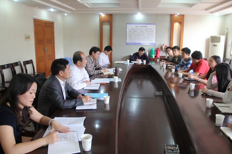 校党委书记周应佳调研学生工作