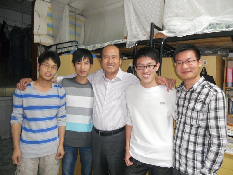 校党委书记周应佳调研学生工作