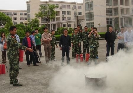 台州学院开展消防安全知识教育及消防演练