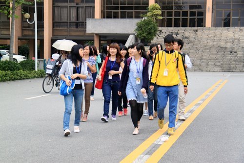 惠州学院新闻中心师生赴五邑大学参观交流